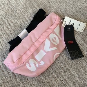 Levi’s Logo Sling